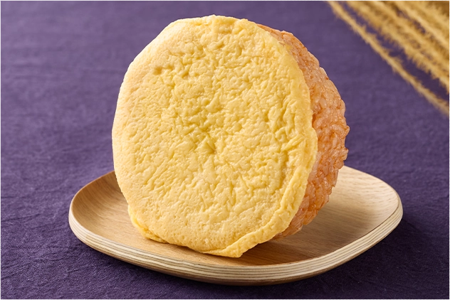 オムライスおにぎりの画像