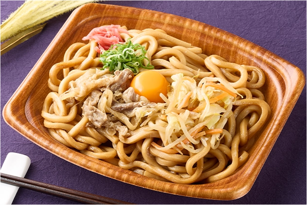 すき焼き風月見焼うどんの画像